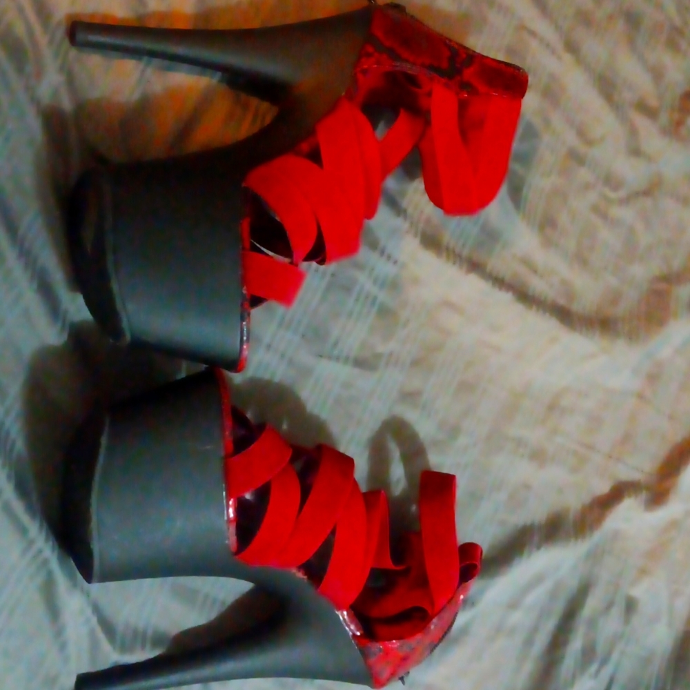 Pleaser adore 748-sp marked size 7